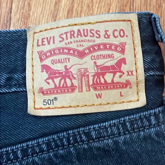 Levi’s 501 Black Women’s Shorts Cut Offs Raw Hem ButtonFly Size Tag 31 - Picture 3 of 13